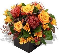 Композиция из Роз, Альстромерий и Леукадендрона «Осеннее солнце» Композиция из Роз, Альстромерий и Леукадендрона «Осеннее солнце»