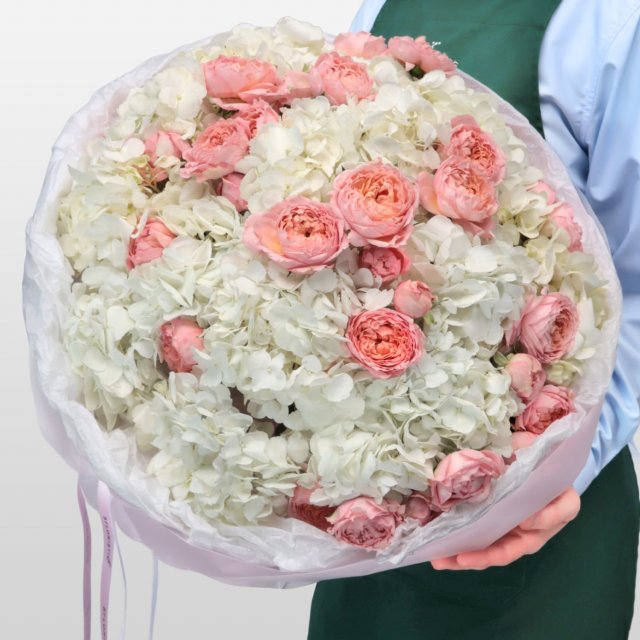 Букет из Гортензий и Пионовидных Роз «Блестящий» Букет из Гортензий и Пионовидных Роз «Блестящий»