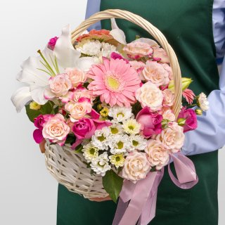 Композиция из Лилий, Гермини и Сантини в корзине «Корзина для девочки» Композиция из Лилий, Гермини и Сантини в корзине «Корзина для девочки»
