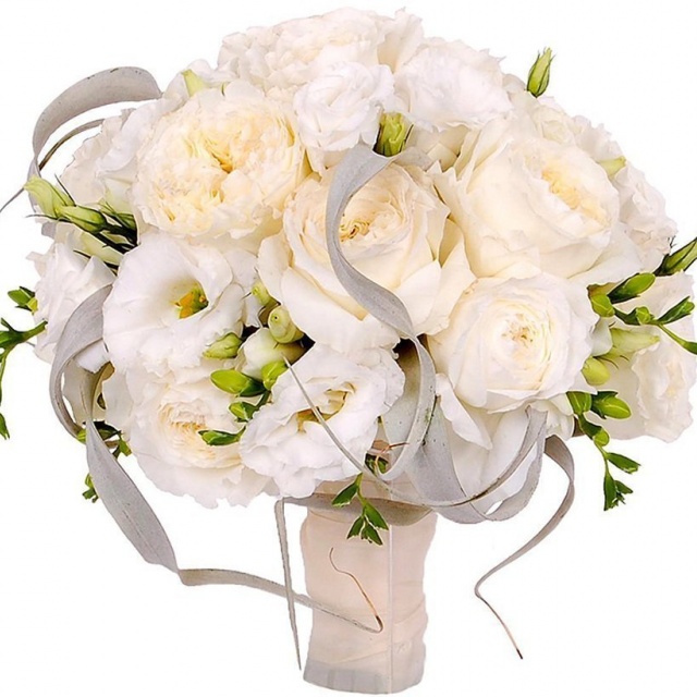 Букет из Роз, Фрезий и Лизиантуса «Мален» Букет из Роз, Фрезий и Лизиантуса «Мален»