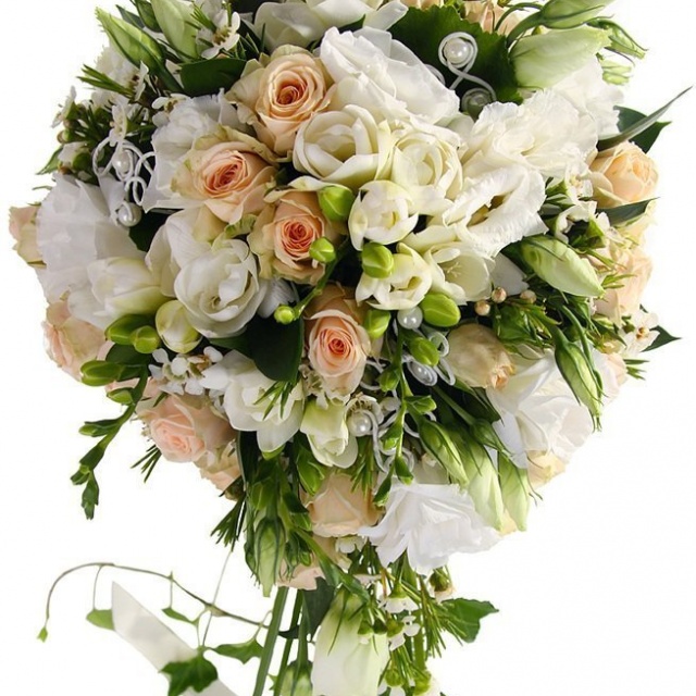 Букет из Роз, Фрезий и Лизиантуса «Даймонд» Букет из Роз, Фрезий и Лизиантуса «Даймонд»