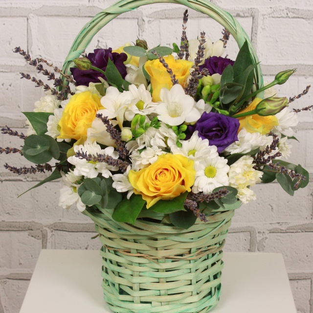Композиция из Роз, Хризантем и Эустом в корзине «Солнце в корзине» Композиция из Роз, Хризантем и Эустом в корзине «Солнце в корзине»