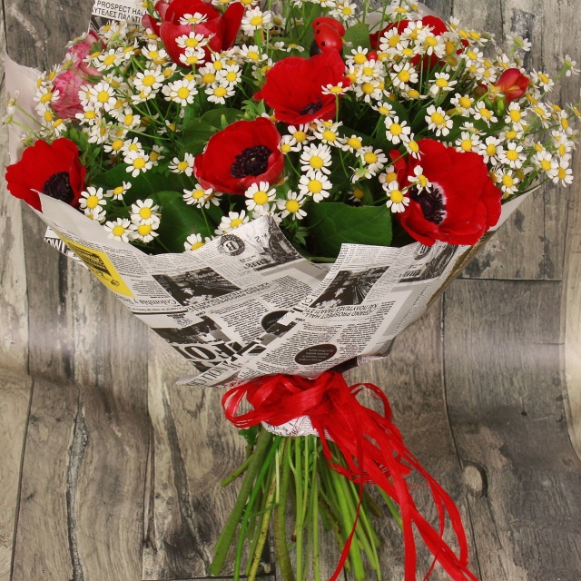 Букет из Анемонов и Ромашек «Праздничное конфетти» Букет из Анемонов и Ромашек «Праздничное конфетти»