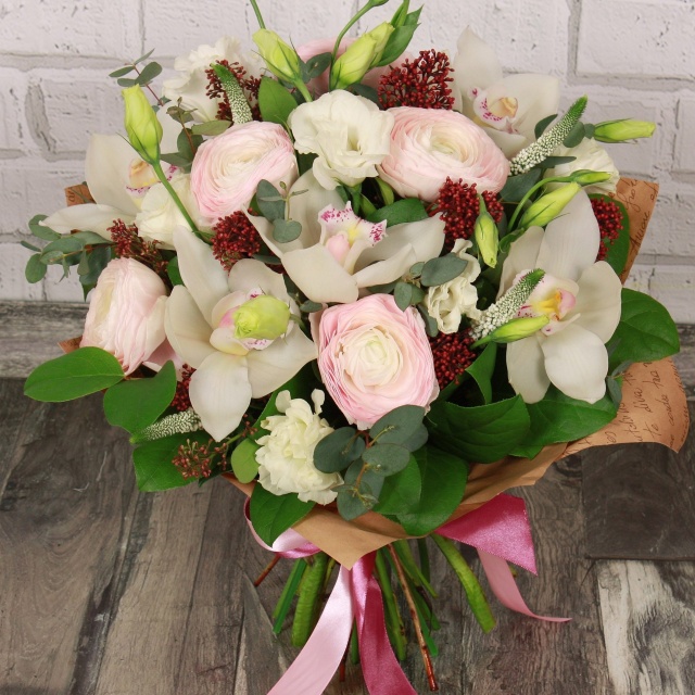 Букет из Орхидей, Лизиантуса и Ранункулюсов «Полет фантазии» Букет из Орхидей, Лизиантуса и Ранункулюсов «Полет фантазии»