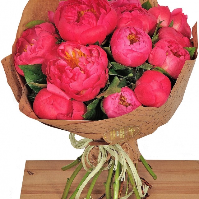 Букет из коралловых Пионов 11 шт «Свидание» Букет из коралловых Пионов 11 шт «Свидание»