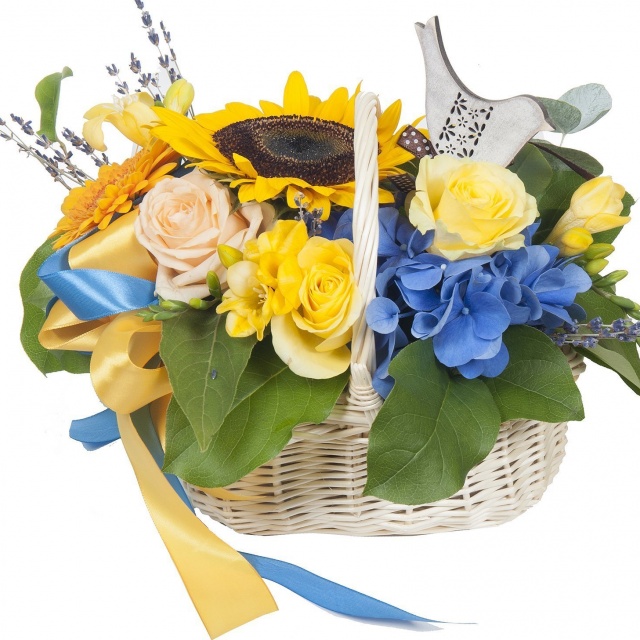 Композиция из Фрезий, Роз и Гортензии в корзине «Расцвет красоты» Композиция из Фрезий, Роз и Гортензии в корзине «Расцвет красоты»