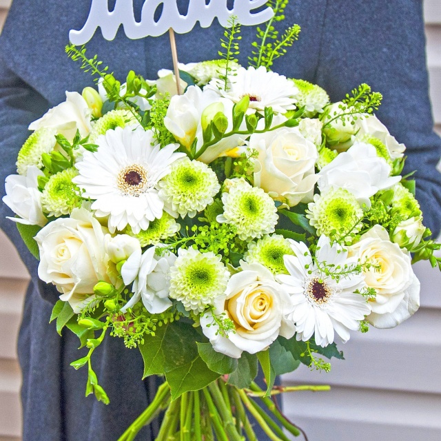 Букет из Роз, Гермини, Фрезий и Хризантем «Грация» Букет из Роз, Гермини, Фрезий и Хризантем «Грация»