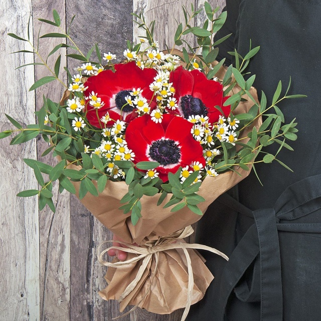 Букет из Анемонов и Ромашек «Подарок весны» Букет из Анемонов и Ромашек «Подарок весны»