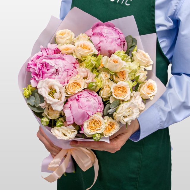 Букет из Пионов и Роз «Алиса в стране чудес» Букет из Пионов и Роз «Алиса в стране чудес»