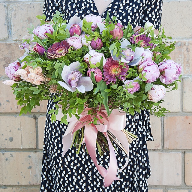 Букет из Пионов, Орхидей и Тюльпанов «Лесная нимфа» Букет из Пионов, Орхидей и Тюльпанов «Лесная нимфа»