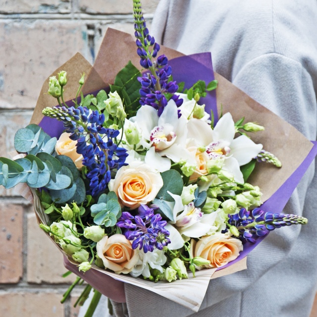 Букет из Орхидей, Роз, Лизиантуса «Пряности и страсти» Букет из Орхидей, Роз, Лизиантуса «Пряности и страсти»