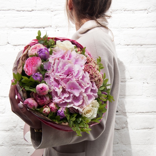 Букет из Гортензий, Роз, Гвоздик и Тюльпанов «Вкус чудес» Букет из Гортензий, Роз, Гвоздик и Тюльпанов «Вкус чудес»