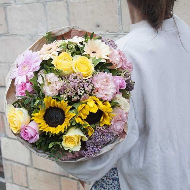 Букет из Подсолнухов, Гермини и Роз «Луговой букет» Букет из Подсолнухов, Гермини и Роз «Луговой букет»