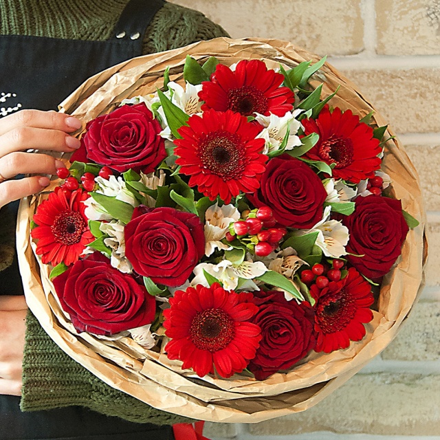 Букет из Роз, Гермини и Альстромерий «Вивьен» Букет из Роз, Гермини и Альстромерий «Вивьен»