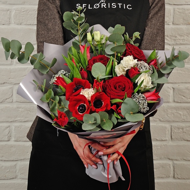 Букет из Тюльпанов, Роз, Анемонов и Гвоздик «Грациозный» Букет из Тюльпанов, Роз, Анемонов и Гвоздик «Грациозный»