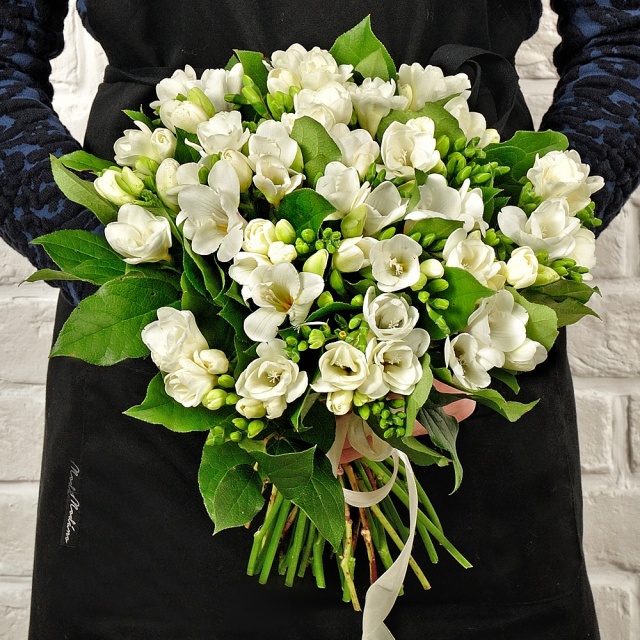 Букет из белой Фрезии «Весна любви» Букет из белой Фрезии «Весна любви»