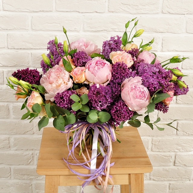 Букет из Сирени, Пионов и Лизиантуса «Весенний рассвет» Букет из Сирени, Пионов и Лизиантуса «Весенний рассвет»