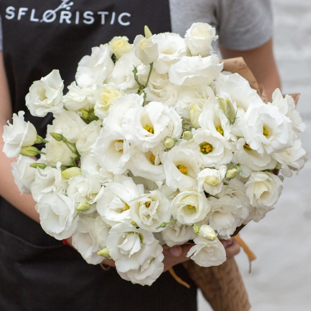 Букет из белых Лизиантусов «Фарфоровое облачко» Букет из белых Лизиантусов «Фарфоровое облачко»