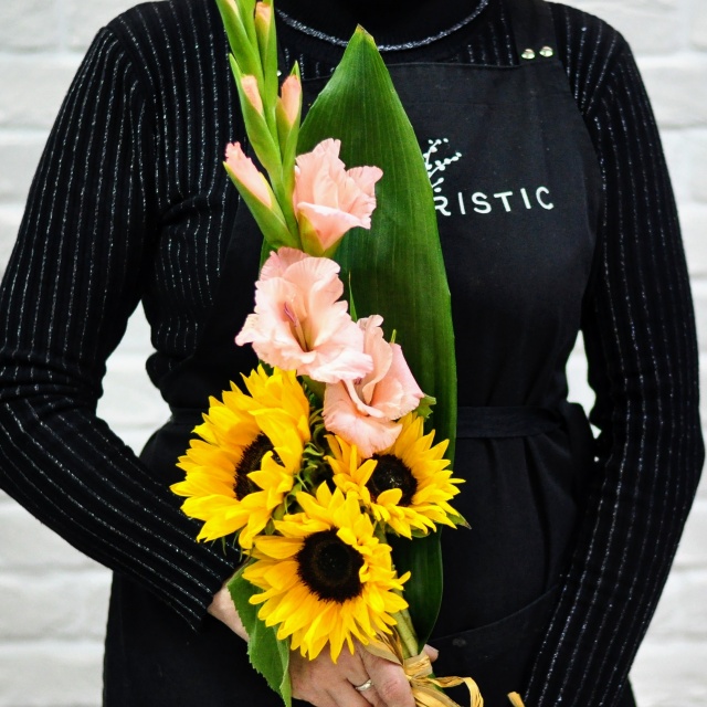 Букет из Гладиолуса и Подсолнухов «Школьник» Букет из Гладиолуса и Подсолнухов «Школьник»