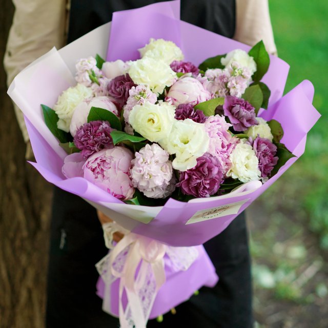 Букет из Пионов, Гвоздик, Маттиол и Лизиантуса «Рапунцель» (стандартный) Букет из Пионов, Гвоздик, Маттиол и Лизиантуса «Рапунцель» (стандартный)