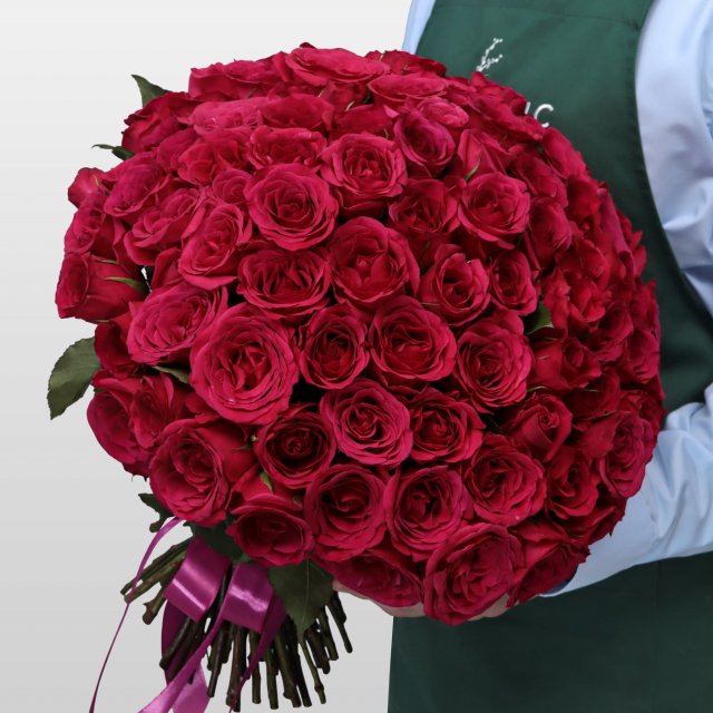 Букет из малиновых Роз Кения 101 шт 40 см «Парижские Сумерки» Букет из малиновых Роз Кения 101 шт 40 см «Парижские Сумерки»
