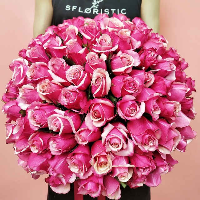 Букет из малиновых Роз Кения 101 шт 40 см «Парижские Сумерки» Букет из малиновых Роз Кения 101 шт 40 см «Парижские Сумерки»