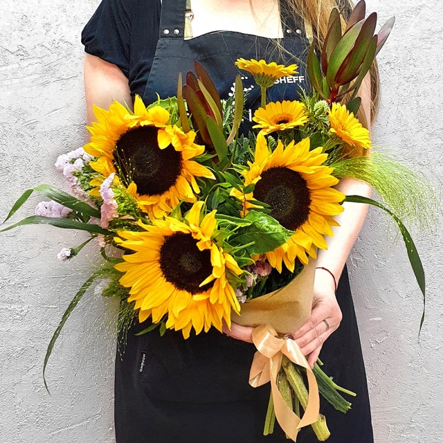 Букет из Подсолнухов и Гермини «Золотое утро» Букет из Подсолнухов и Гермини «Золотое утро»