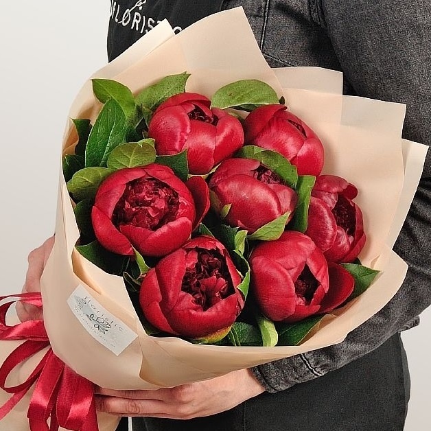 Букет из бордовых Пионов «Ред Шарм» Букет из бордовых Пионов «Ред Шарм»