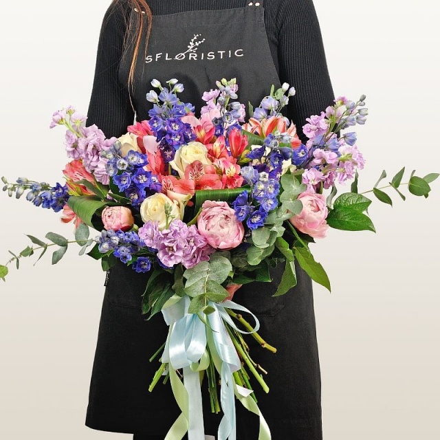 Букет из Пионов, Дельфиниума и Альстромерий «Авангард» Букет из Пионов, Дельфиниума и Альстромерий «Авангард»