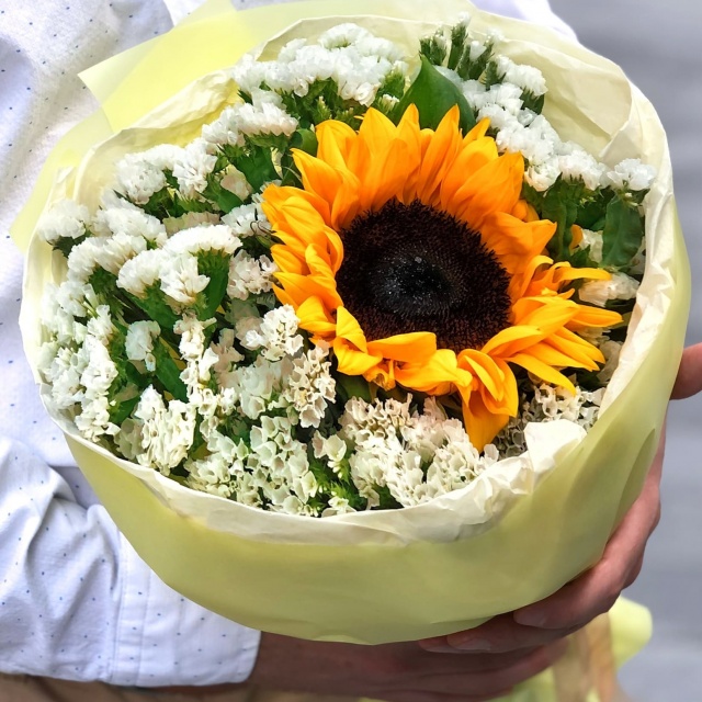 Букет из Подсолнуха и Статицы «Полярная звезда» Букет из Подсолнуха и Статицы «Полярная звезда»