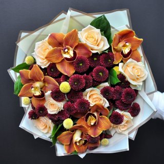 Букет из орхидеи, розы, хризантемы Сантини 