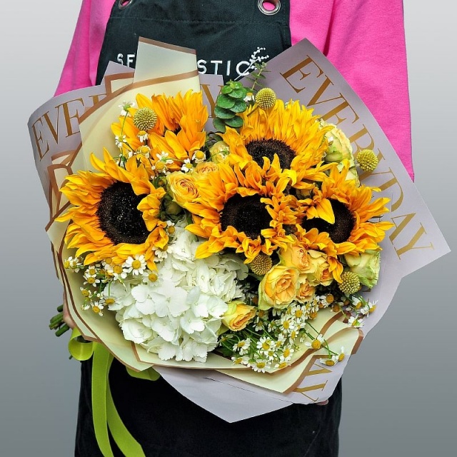 Букет из Подсолнухов, Гортензии и Ромашек «Медовый день» Букет из Подсолнухов, Гортензии и Ромашек «Медовый день»