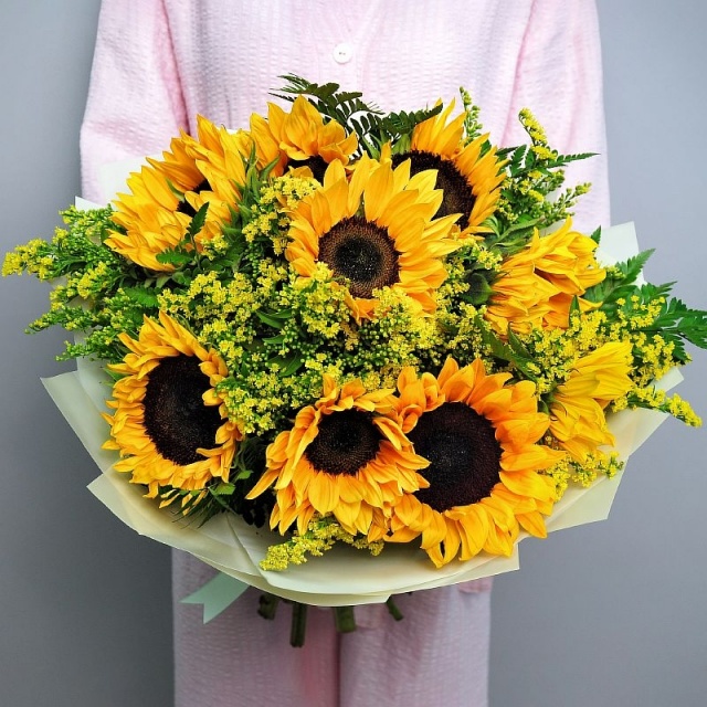 Букет из Подсолнухов и Солидаго «Цветы солнца» Букет из Подсолнухов и Солидаго «Цветы солнца»