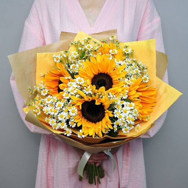 Букет из Подсолнухов и Ромашек «Поля и солнце» Букет из Подсолнухов и Ромашек «Поля и солнце»