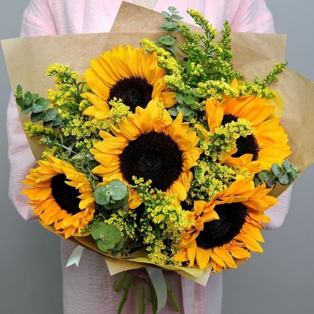 Букет из Подсолнухов и Солидаго «Подсолнушек» Букет из Подсолнухов и Солидаго «Подсолнушек»