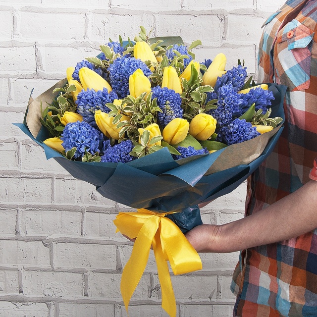 Букет из Гиацинтов и Тюльпанов «Весна в Вашем доме» Букет из Гиацинтов и Тюльпанов «Весна в Вашем доме»