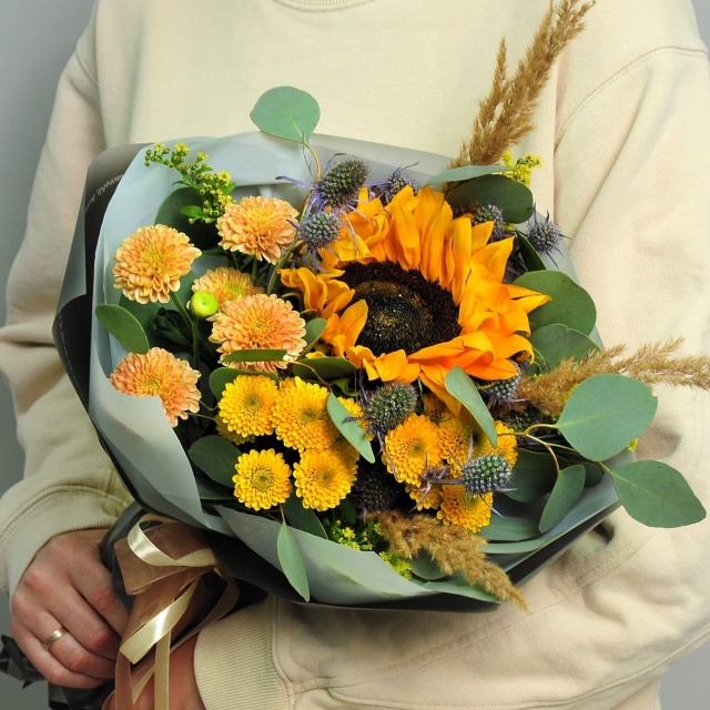 Букет из Подсолнуха и Хризантемы «Закат» Букет из Подсолнуха и Хризантемы «Закат»