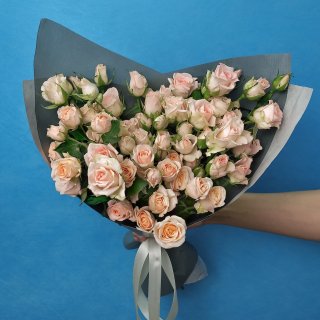 Букет кустовых роз «Ненаглядной»