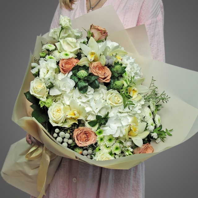 Букет из Гортензий, Роз и Орхидей «Самой лучшей» Букет из Гортензий, Роз и Орхидей «Самой лучшей»