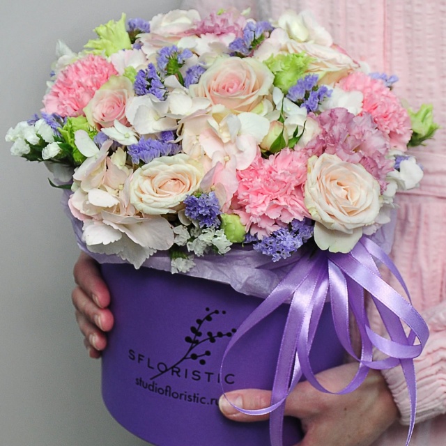 Композиция из Роз «Воздушный» в шляпной коробке Композиция из Роз «Воздушный» в шляпной коробке