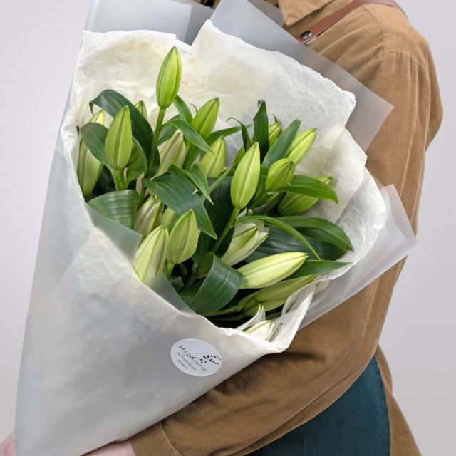 Букет из белой Лилии 5 шт «Элегантной» Букет из белой Лилии 5 шт «Элегантной»