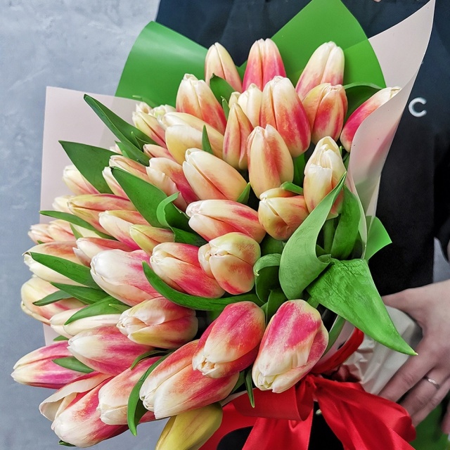 Букет Тюльпанов 31 шт «Загадочной» Букет Тюльпанов 31 шт «Загадочной»