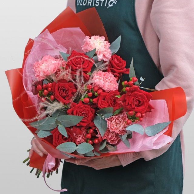 Букет из Роз и Гвоздики «Трогательной» Букет из Роз и Гвоздики «Трогательной»