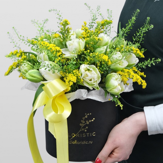 Букет из пионовидных Тюльпанов и Солидаго «Сказочная весна» Букет из пионовидных Тюльпанов и Солидаго «Сказочная весна»