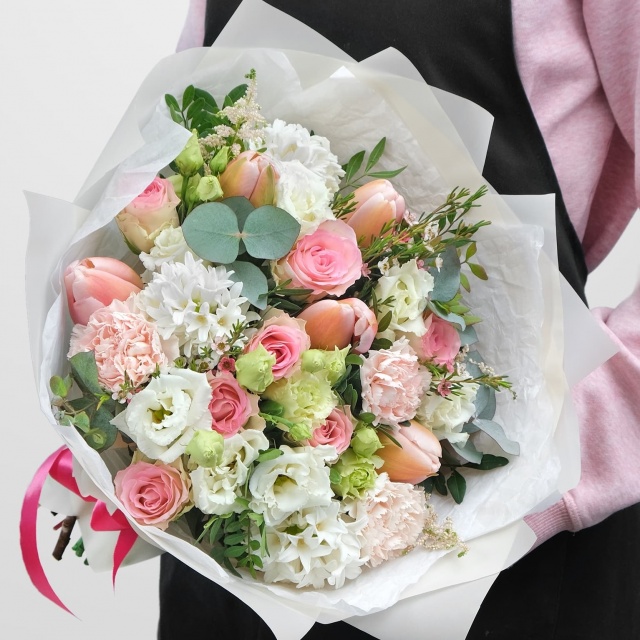 Букет из Роз, Гиацинтов и Лизиантуса «Любовная симфония» Букет из Роз, Гиацинтов и Лизиантуса «Любовная симфония»