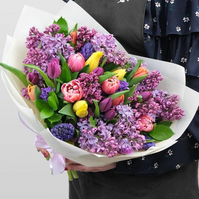 Букет из Сирени, Тюльпанов и Гиацинтов «Яркое лето» Букет из Сирени, Тюльпанов и Гиацинтов «Яркое лето»