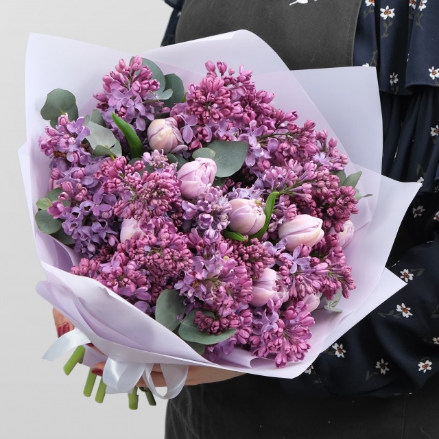 Букет из Сирени и Пионовидных Тюльпанов «Сиреневое счастье» Букет из Сирени и Пионовидных Тюльпанов «Сиреневое счастье»