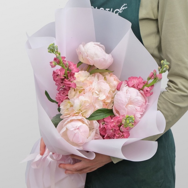 Букет из Пиона и Маттиолы «Аэлита» Букет из Пиона и Маттиолы «Аэлита»