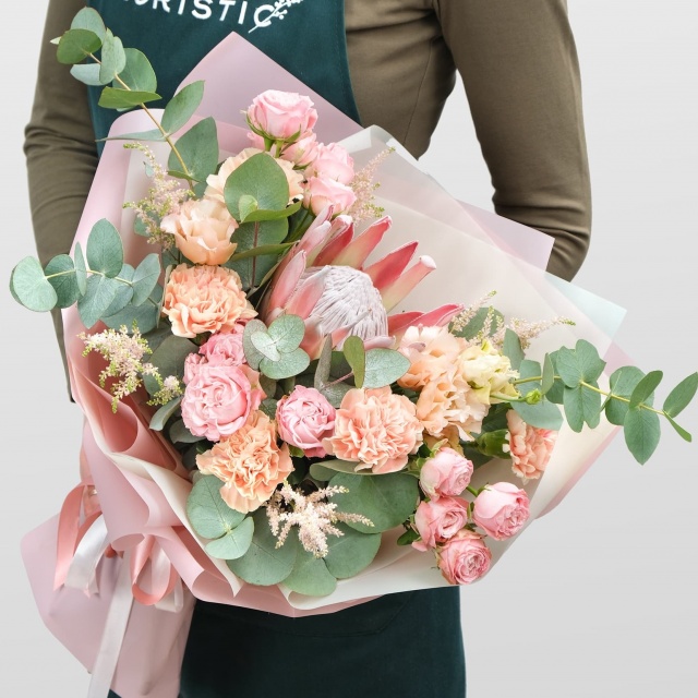 Букет из Эустомы, Гвоздики и Розы «Протея» Букет из Эустомы, Гвоздики и Розы «Протея»