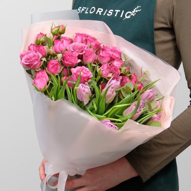 Букет из Тюльпанов и Кустовых Роз «Лучики Любви» Букет из Тюльпанов и Кустовых Роз «Лучики Любви»